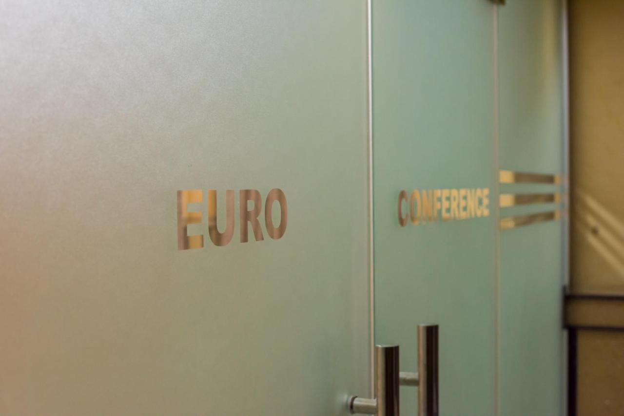 Euro Hotel And Apartments ดาร์เอสซาลาม ภายนอก รูปภาพ